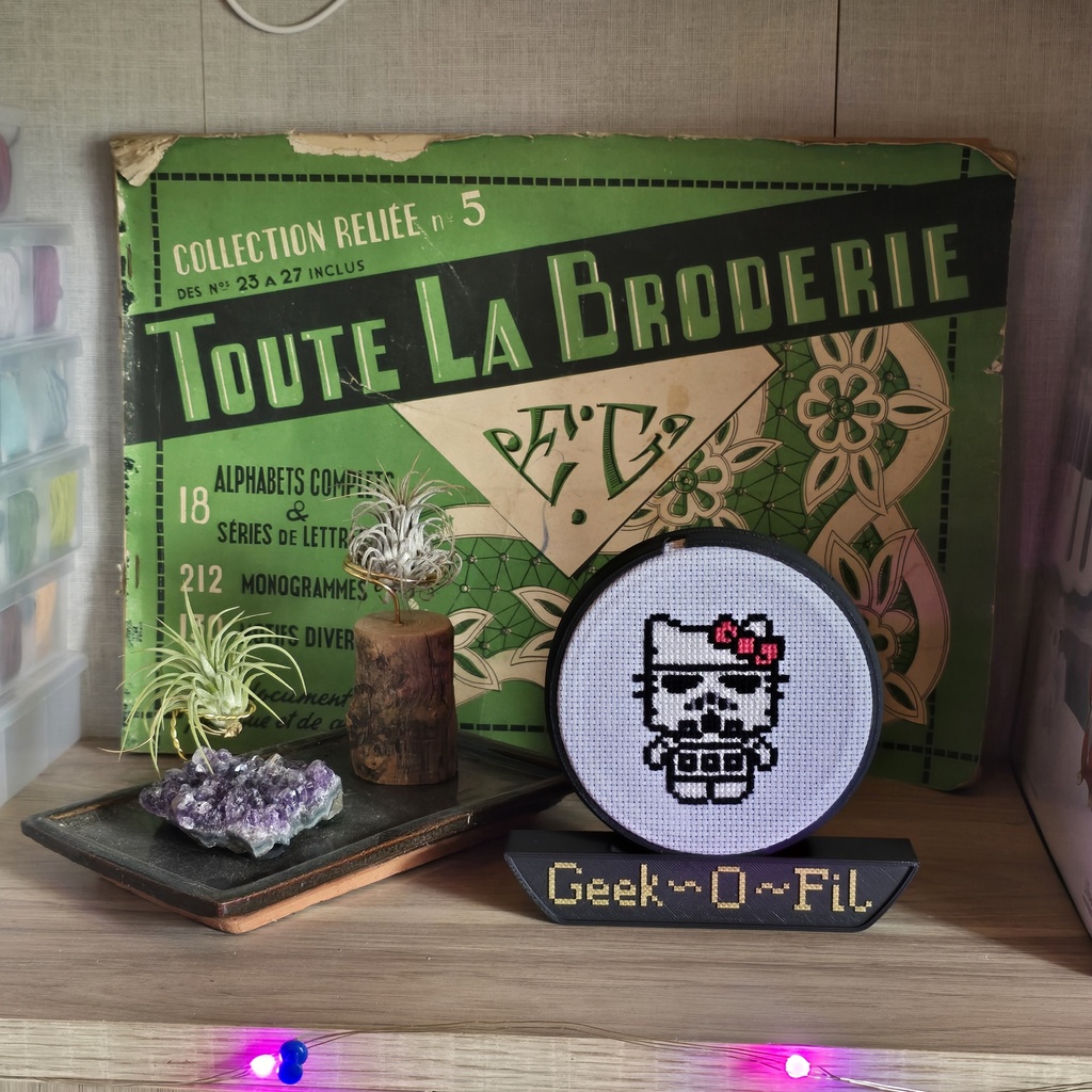 Chat blanc en soldat imperial_Broderie 10cm