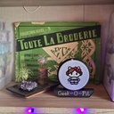 Chat blanc en princesse aux chignons_Broderie 10cm