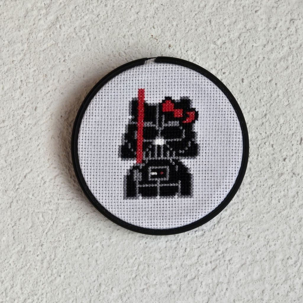 Chat blanc en méchant en noir_Broderie 10cm