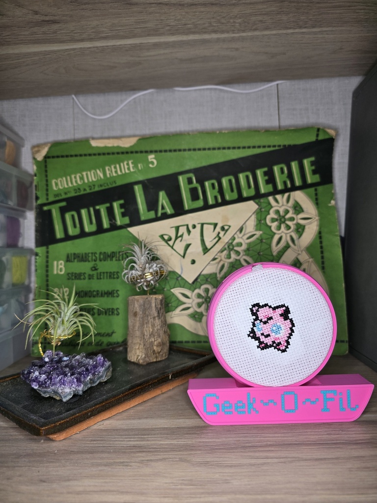 Le chanteur au feutre_Broderie 8cm